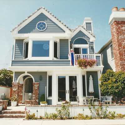 319 Apolena Avenue