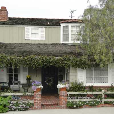 123 Apolena Avenue