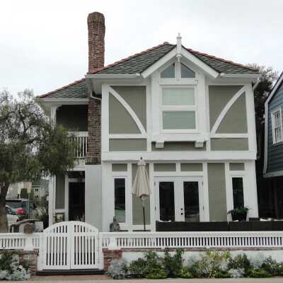 301 Apolena Avenue