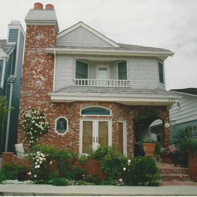 321 Apolena Avenue