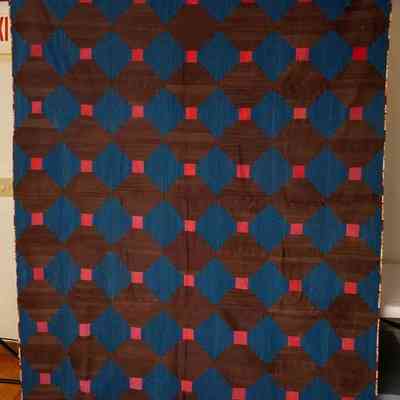 Brown & Blue Log Cabin (Courthouse Steps)