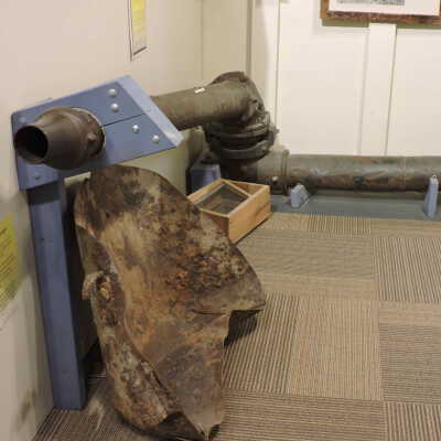 Hydraulic giant with stand