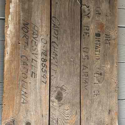 Top of item: Top of item with inscriptions
