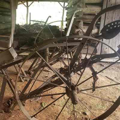 leftward view: Leftward view of the machine