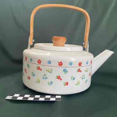 Other side of part A: Showing the flowers all around the pot