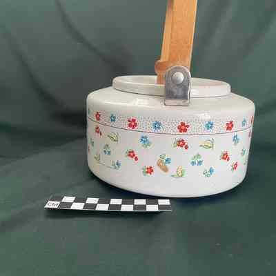 Back profile of part A: Showing the flowers all around the pot