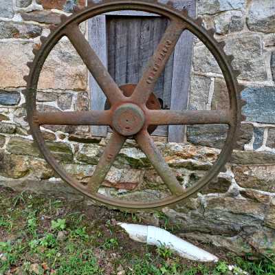 Replacement Cider Press drive wheel: Chain belt drive installed by Mr. O. E. Collins