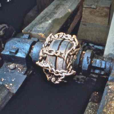 Chain coupling for cider press drive