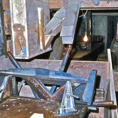Miter machine