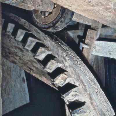 Sack hoist friction wheel drive