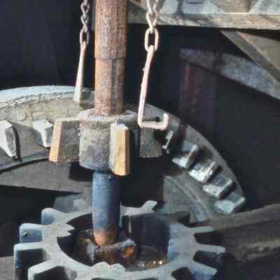 Lift for cast iron spur gear