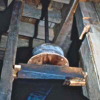 Drive pulley for grain cleaner