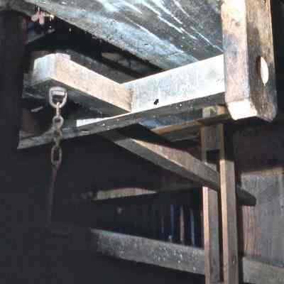Lift for cast iron spur gear