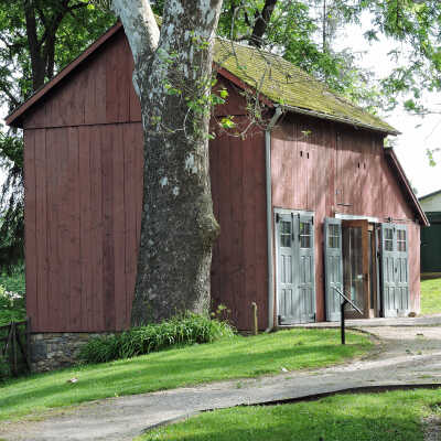Tha Wagon Barn and Visitor Center