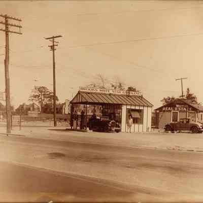 Brooks White Star Gasolene Station, Kinsman and Lee, c. 1929