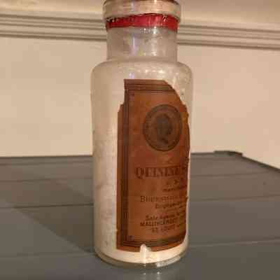 Quinine Powder Bottle