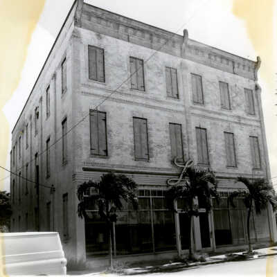 Long's Furniture Store