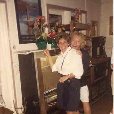 Nancy Loewy at Southern Cross Hotel Lobby