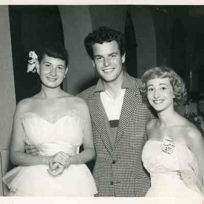 Robert Wagner with Elaine Flint and Marianne Ort