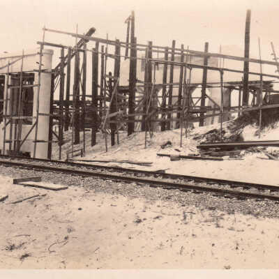 Bridge construction and railroad tracks