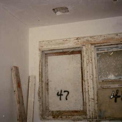 Two windows labeled with the numbers 47 and 48.