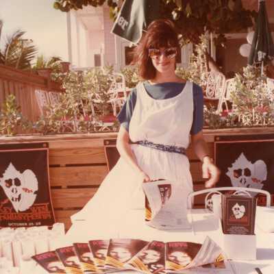 An unknown woman at some sort of FF party.