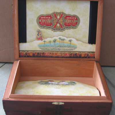 Arturo Fuente Cigar Box