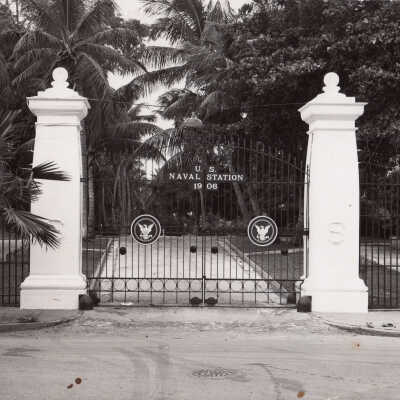 US Naval Station (Presidential) Gate at Caroline Street