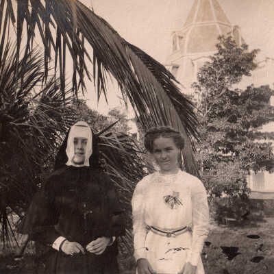 Unknown woman and nun