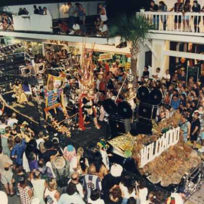A float in the parade that reads Hollywood on the front.