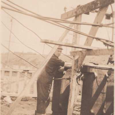 Unknown man with electric lines: Copyright: © Key West Art & Historical Society; Origformat: Print-Photographic