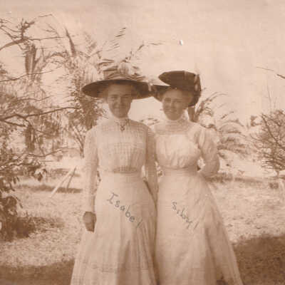 Two women, Isabel and Sibyl