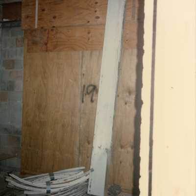 A doorway or window labeled number 19.