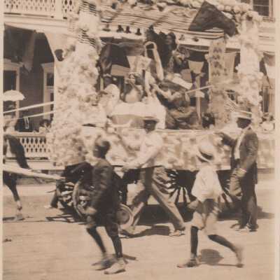 Girls on a parade float: Copyright: © Key West Art & Historical Society; Origformat: Print-Photographic
