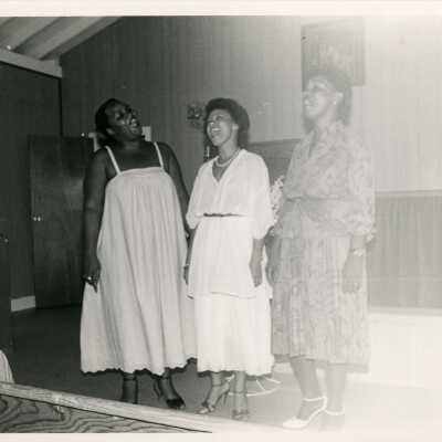 Unknown woman singing