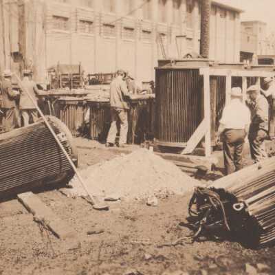 Unknown men with damaged equipment: Copyright: © Key West Art & Historical Society; Origformat: Print-Photographic