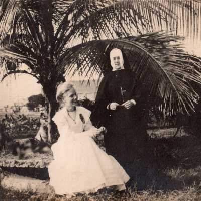Woman and nun: Copyright: © Key West Art & Historical Society; Origformat: Print-Photographic