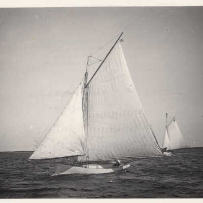 Gaff-rigged sponge boat