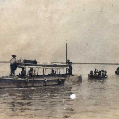 Boats taking men to work on the railroad: Copyright: © Key West Art & Historical Society; Origformat: Print-Photographic