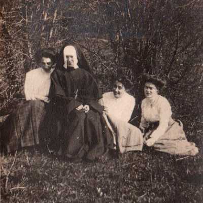 Unknown nun and girls: Copyright: © Key West Art & Historical Society; Origformat: Print-Photographic