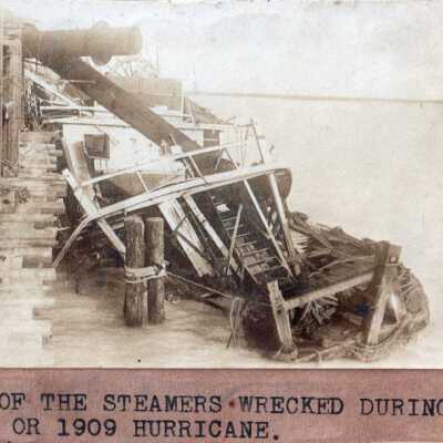 Steamer sinking at pier: Copyright: © Key West Art & Historical Society; Origformat: Print-Photographic