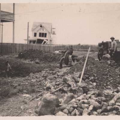 Unknown man near a damaged building: Copyright: © Key West Art & Historical Society; Origformat: Print-Photographic