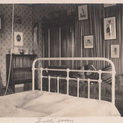 Unknown bedroom
