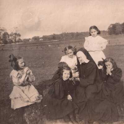 Unknown girls and nun: Copyright: © Key West Art & Historical Society; Origformat: Print-Photographic