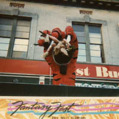 A tiger paw on the roof of Fast Buck Freddie's.
