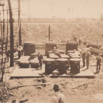 Unknown men with equipment: Copyright: © Key West Art & Historical Society; Origformat: Print-Photographic