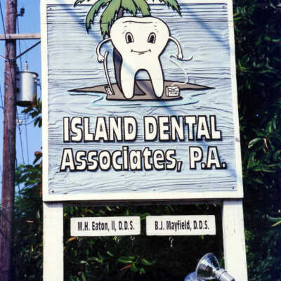 Island Dental Associates Sign