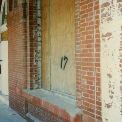 A window labeled number 17.