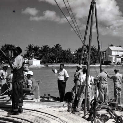Barge for laying cable