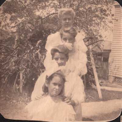 Four unknown girls: Copyright: © Key West Art & Historical Society; Origformat: Print-Photographic